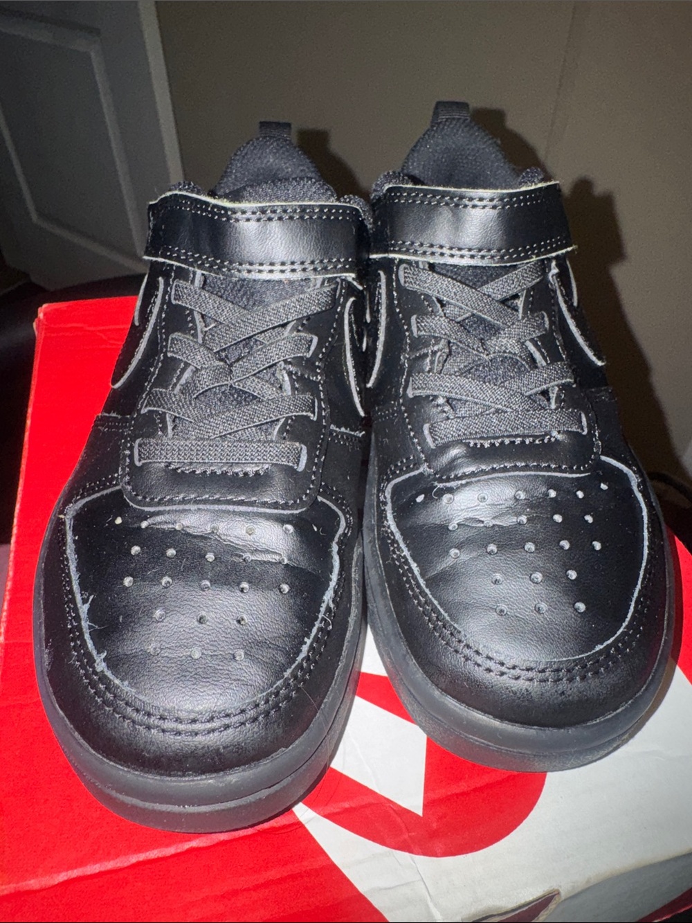 Nike Kids Black Low-Top Sneakers with Velcro Strap - Picture 5 of 15